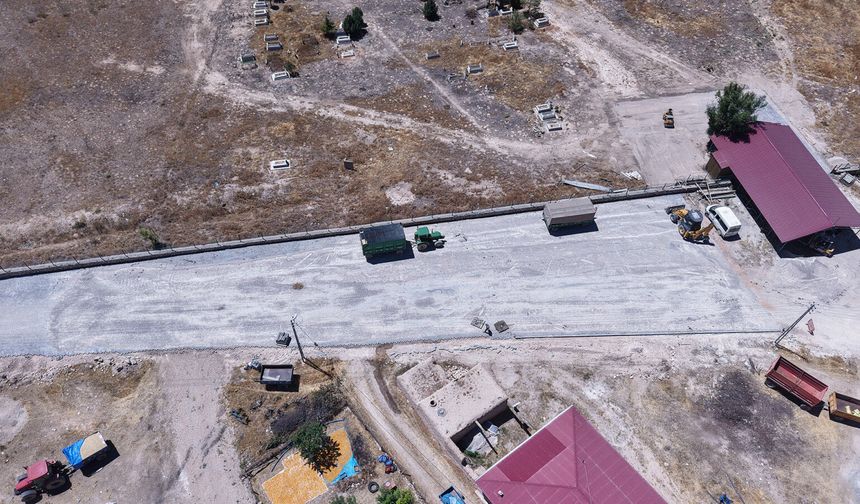 Elbistan İncecik Mahallesi'nde Mezarlık Yolları Baştan Sona Yenileniyor