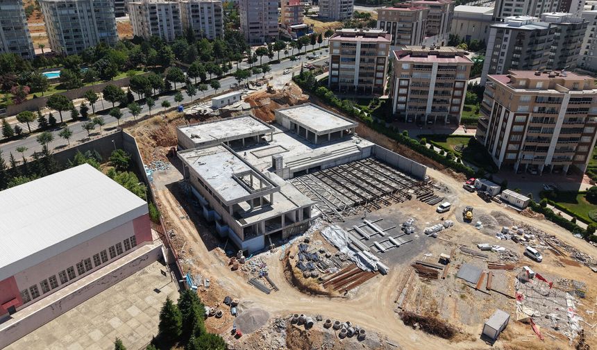 Kahramanmaraş’ın Türkiye’ye Örnek Gençlik Merkezi Hızla Yükseliyor