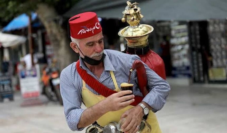 Kahramanmaraş'ta Kavurucu Sıcaklarda Mayam Şerbeti Kapış Kapış Gidiyor!
