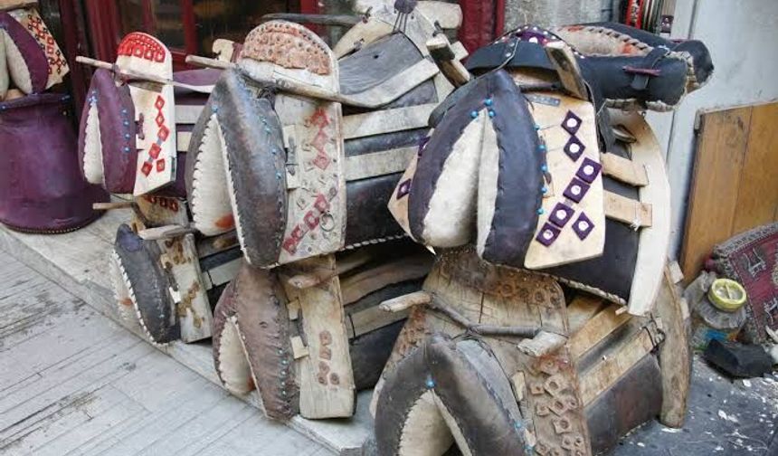 60 Yıllık Usta Zamana Direniyor: Semercilik Yok Olma Tehlikesiyle Karşı Karşıya