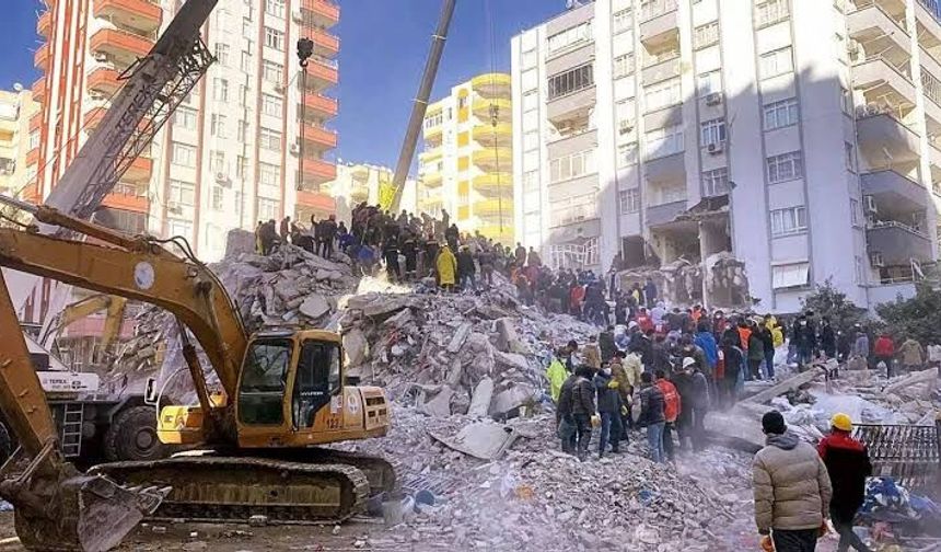 Depremde 41 Kişinin Yaşamını Yitirdiği Pınar Apartmanı Davasında Yeni Duruşma