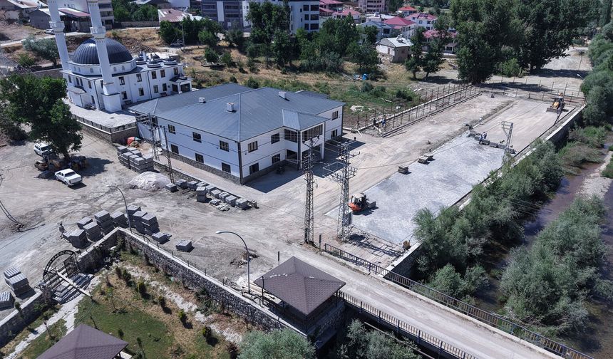 Elbistan Karahasanuşağı’nda 4 Bin Metrekarelik Parke Çalışması Başlatıldı