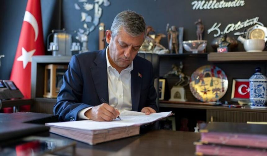 Özgür Özel ve 90 Milletvekili CHP'ye Veda Etti, "Yeni Parti" İçin İmzalar Atıldı!