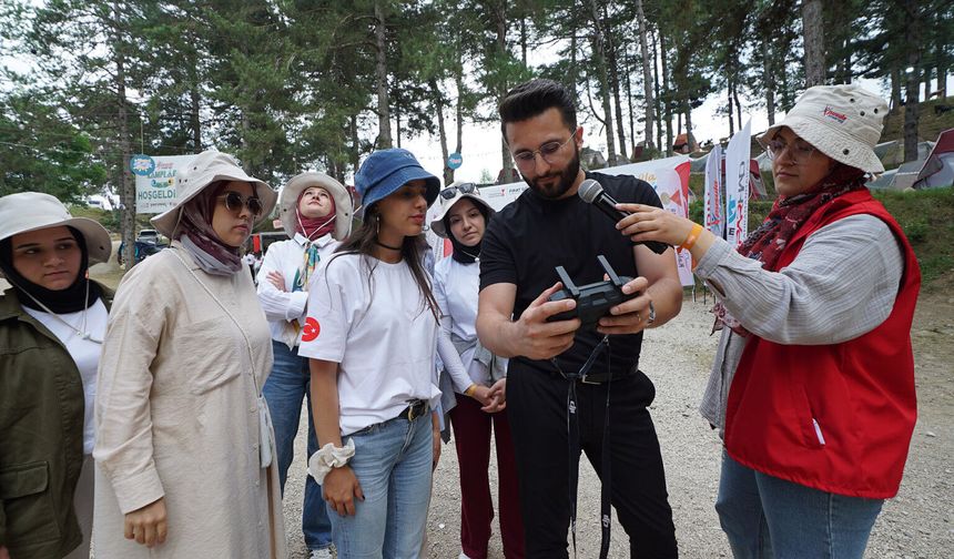 Andırın’da Teknoloji Rüzgarı! Kahramanmaraşlı Gençler Drone ve Kadraj Eğitimi İçin Kampa Girdi