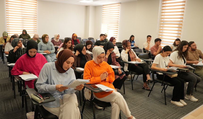 Kahramanmaraş'ta Yaz Akademileri Başladı: Gençler Hem Sanat Hem Sınavlara Hazırlanıyor