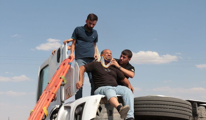 Şırnak'ta devrilen tırın sürücüsü yaralandı
