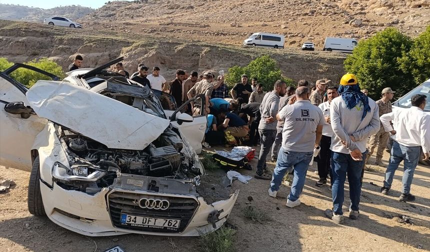 Şırnak'ta otomobilin şarampole devrildiği kazada 4 kişi ağır yaralandı