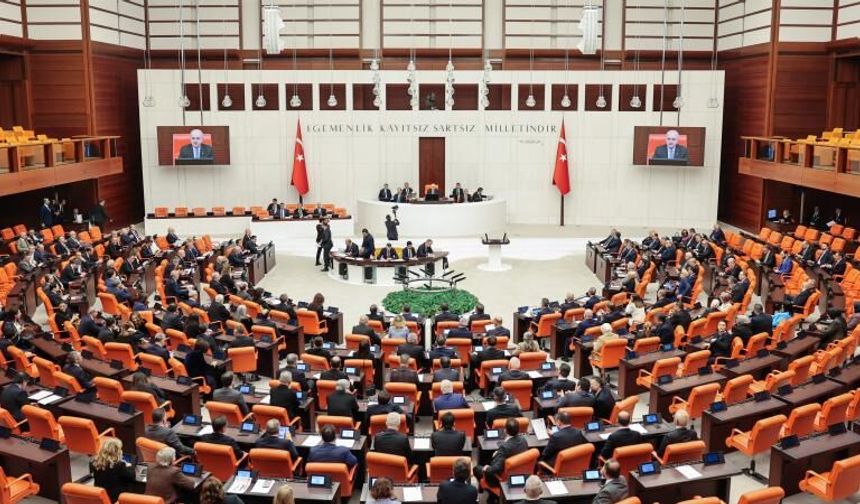 AK Parti'den En Düşük Emekli Aylığı İçin Kanun Teklifi