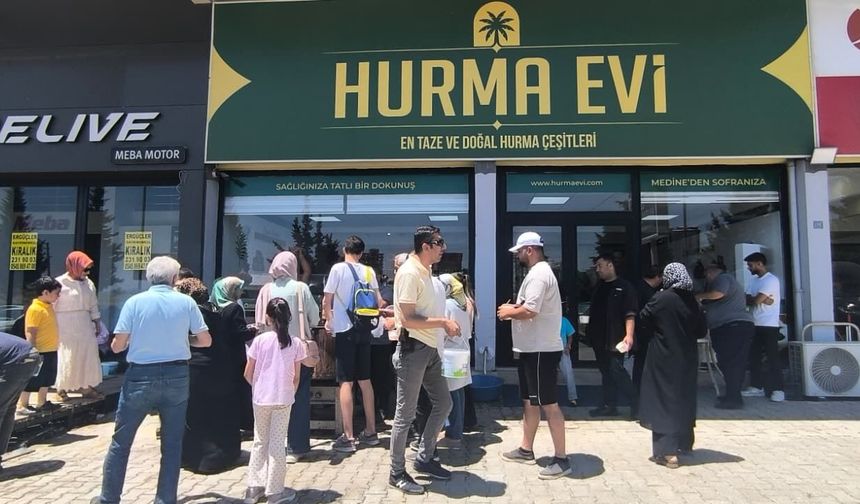 Muharrem Ayının Bereketi Aşure İkramıyla Hurmaevi'nde Paylaşıldı