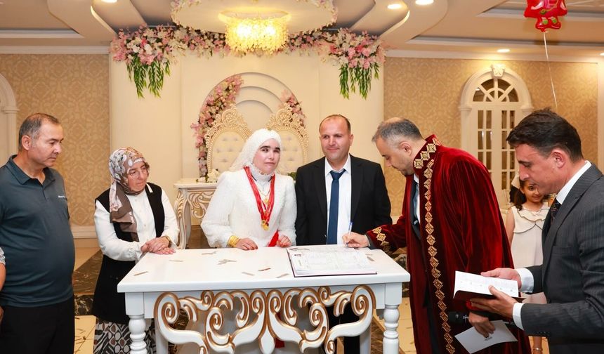 Kahramanmaraş'ta Görme Engelli Çift Bir Ömür Mutluluğa "Evet" Dedi!