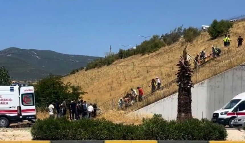 Gaziantep'te zincirleme trafik kazasında 2 kişi öldü, 3 kişi ağır yaralandı