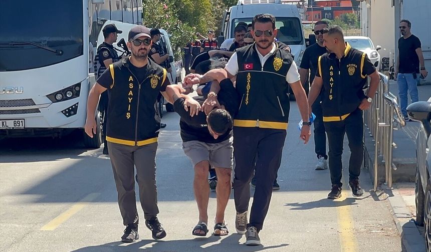 Adana'da bir kadının sokakta tabancayla öldürülmesine ilişkin 13 zanlı tutuklandı