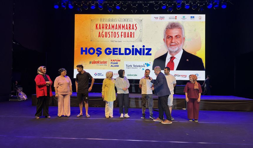 Ağustos Fuarı'nda Onuncu Gün Coşkusu: Kahkahalar ve Nostalji Bir Arada