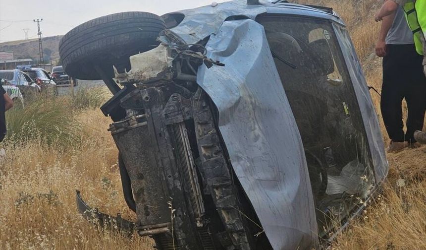 Batman'da devrilen otomobildeki 7 kişi yaralandı