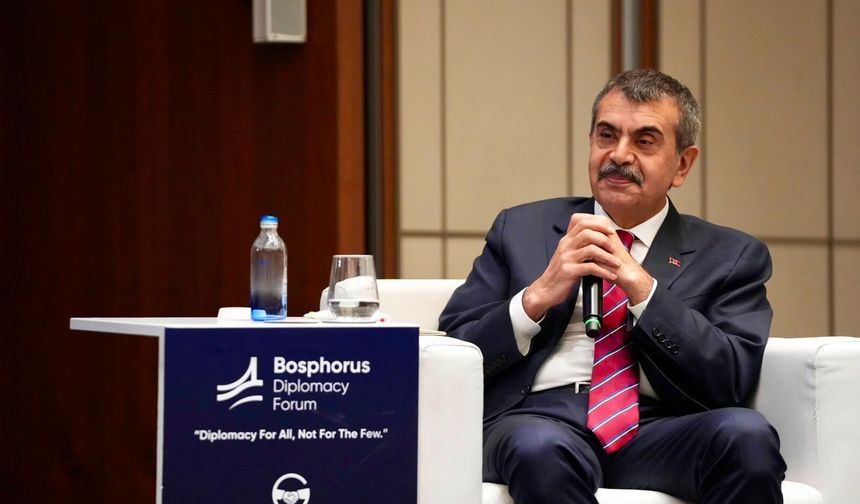 YKS ve LGS Sınav Sistemi Değişiyor mu? Bakan Tekin Yeni Müfredat Soru Havuzunu Açıkladı