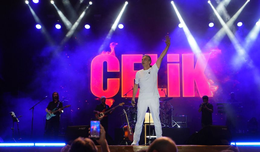 Kahramanmaraş'ta 90’lar Rüzgarı: Çelik’ten Muhteşem KAFUM Konseri!
