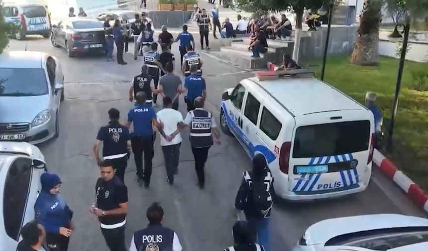 Zehir Tacirlerine Büyük Darbe: 71 İlde Düzenlenen Operasyonlarda 844 Tutuklama!