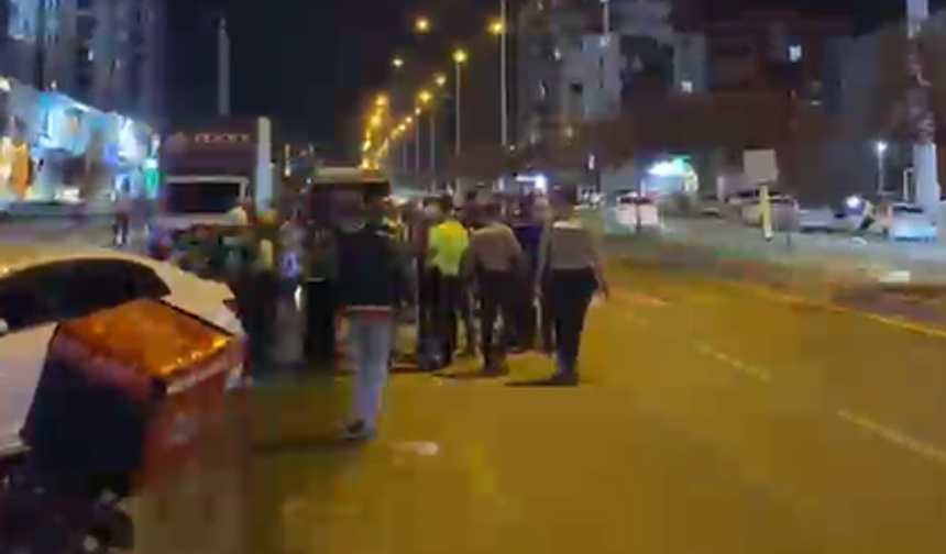 Üniversite Bölgesinde Feci Kaza: 2 Yaya Yaralandı