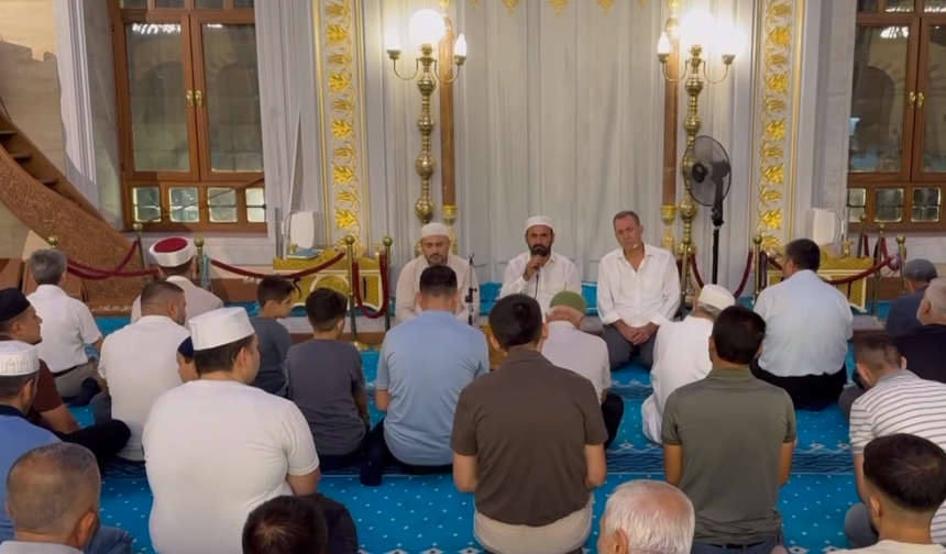 Abdülhamid Han Camisi’nde Yüzlerce Vatandaş Mevlit Kandili İçin Bir Araya Geldi