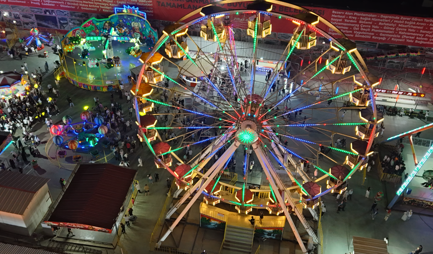 Ağustos Fuarı’nda Lunapark Coşkusu: Çocuklar Eğlenceye Doyuyor!