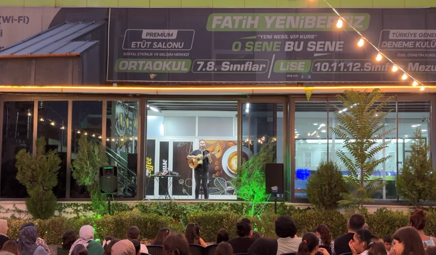 Fatih Yenibertiz Sekiz Oniki Kurs Merkezi’nden Öğrencilere Moral Konseri