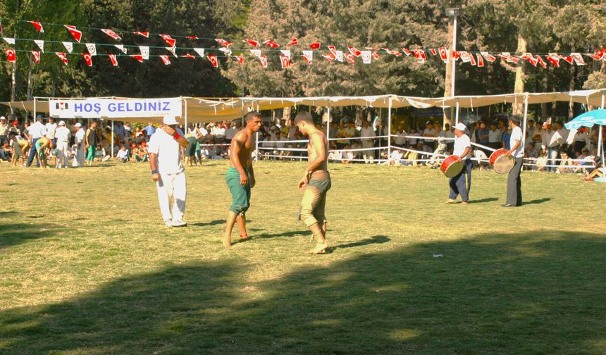26 Yıllık Hasret Sona Eriyor: Kahramanmaraş’ta Karakucak Fuar Güreşleri Geri Dönüyor!