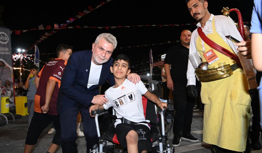 Başkan Fırat Görgel, Ağustos Fuarı’nda Esnaf ve Vatandaşlarla Buluştu