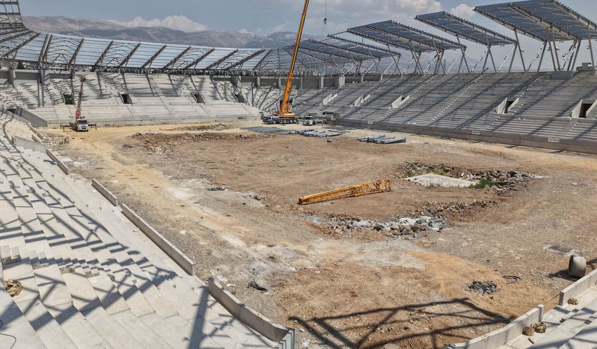 Kahramanmaraş Stadyumu Hızla Yükseliyor! 17 Bin 500 Kişilik Yeni Statta Son Durum