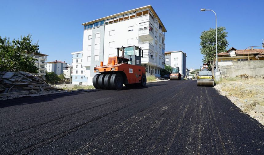 Pazarcık'ta Asfalt Seferberliği Sürüyor: 38 Bin Ton Sıcak Asfalt Kazandırıldı!