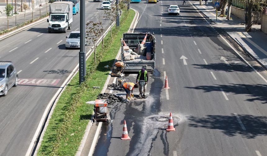 Asfalt Sonrası Titiz Dokunuş: Rögar Kapakları Yol Seviyesine Getiriliyor!