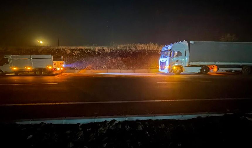 Şanlıurfa'da tır ile kamyonetin çarpıştığı kazada 8 kişi yaralandı
