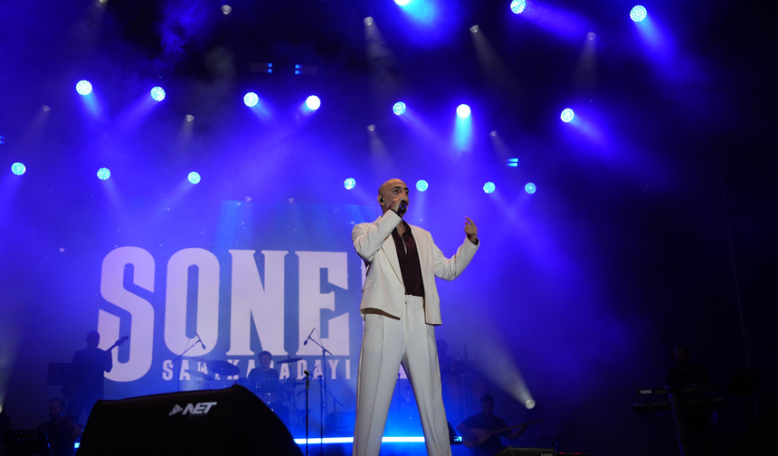 On binlerce Kahramanmaraşlı, Soner Sarıkabadayı konserinde buluştu
