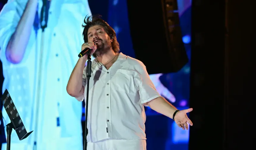 Kültür Yolu Festivali'nde Ahmet Şafak Unutulmaz Bir Konsere İmza Attı