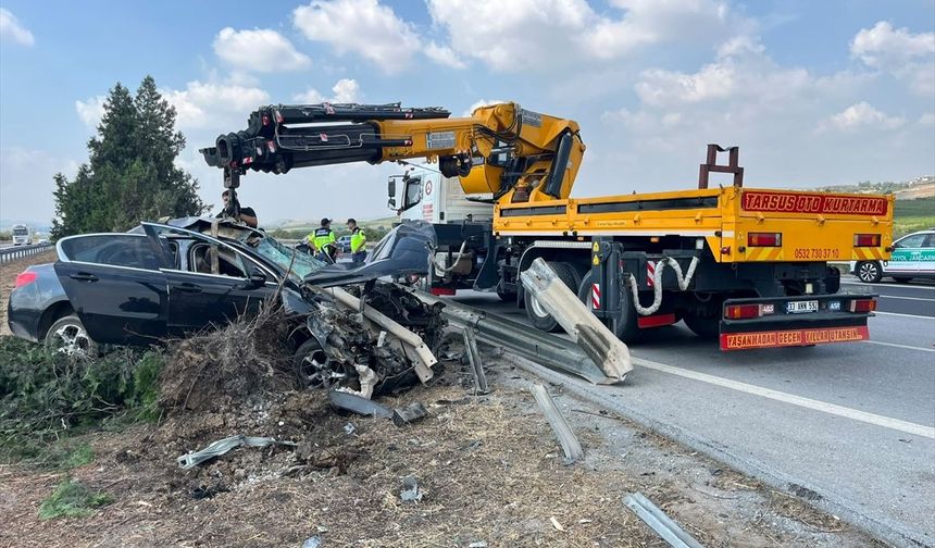 Mersin Tarsus'ta Otoyolda Feci Kaza: Refüje Çarpan Otomobilin Sürücüsü Yaşamını Yitirdi