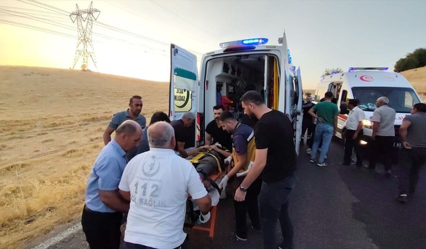 Adıyaman'da iki otomobilin çarpıştığı kazada 8 kişi yaralandı