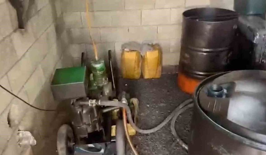 Depoda Şok Baskın! Zeminin Altından 1650 Litre Kaçak Akaryakıt Çıktı