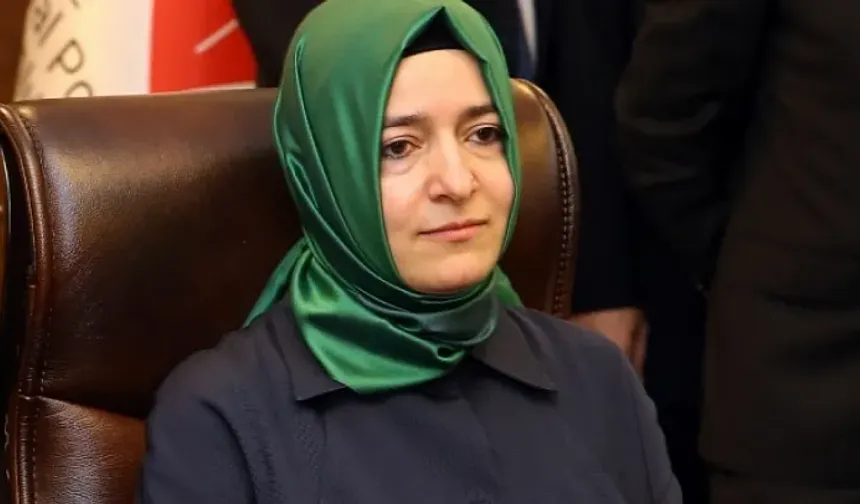 Fatma Betül Sayan Kaya istifa etti