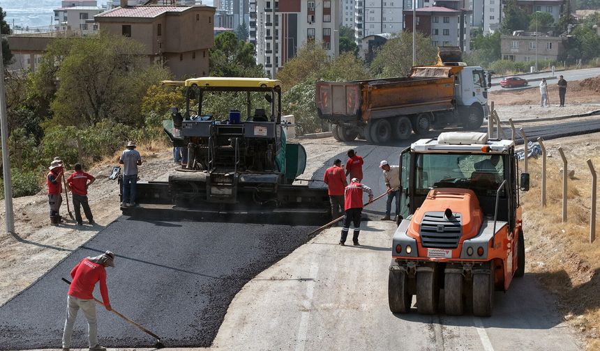 Kahramanmaraş'ta 5 İlçede 17 Farklı Noktada Yol Yenileme Çalışması Başladı!