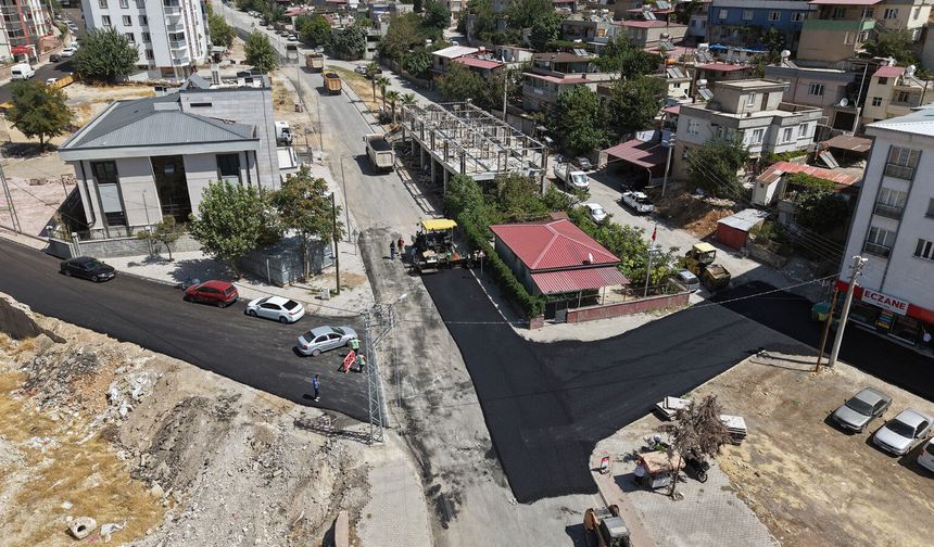 Büyükşehir, Dulkadiroğlu Ballıca’da Asfalt Mesaisini Durmaksızın Sürdürüyor