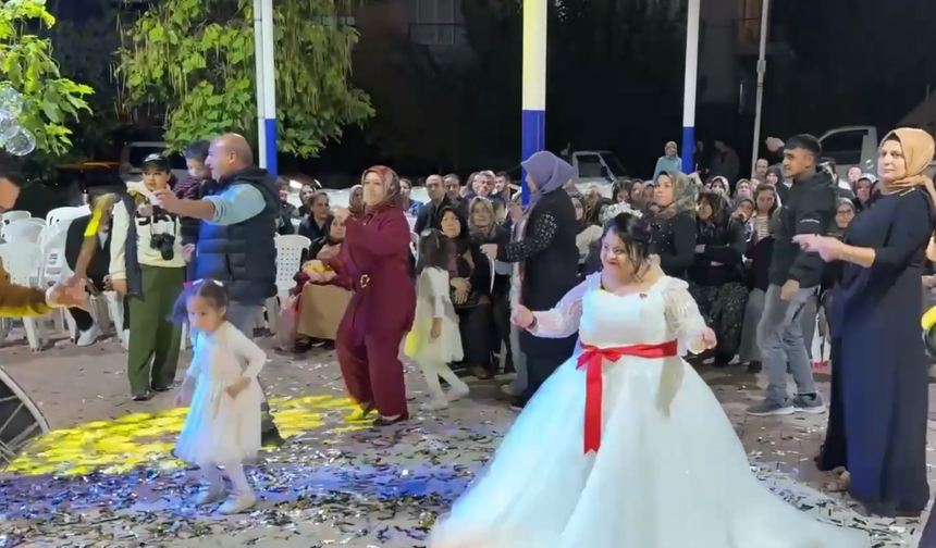 28 Yaşındaki Down Sendromlu Elif'in Gelinlik Hayali Gerçek Oldu