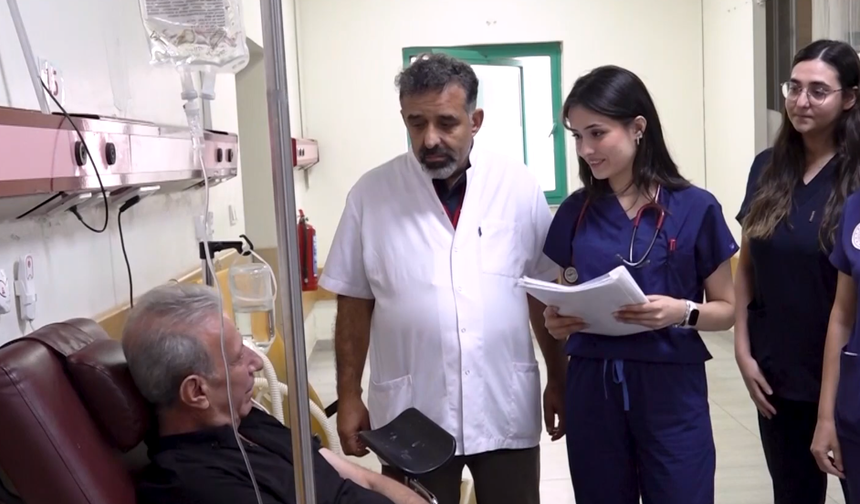 25 Yıl Önce Doğduğu Hastanede Doktor Olup Babasıyla Mesai Arkadaşı Oldu