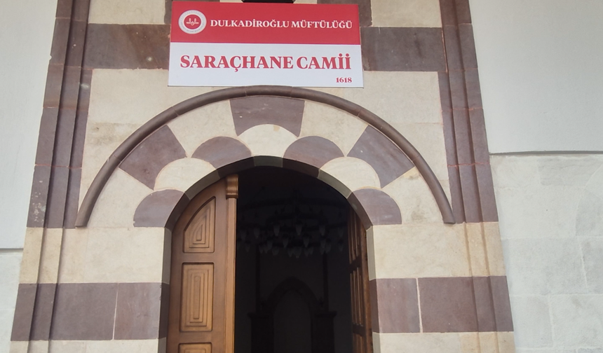 Depremde Ağır Hasar Alan Saraçhane Camii Yeniden Cemaatiyle Buluştu