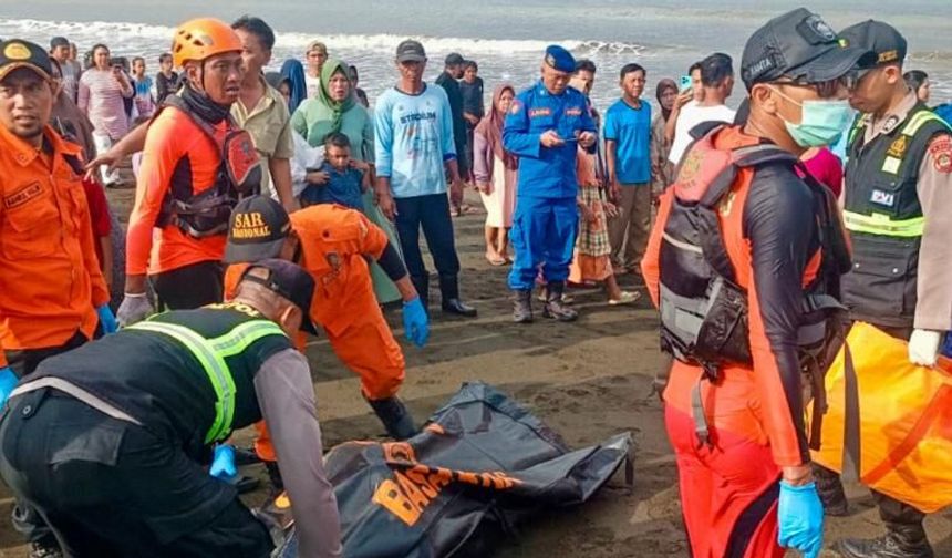 Endonezya'daki Feribot Faciasında Denizin 30 Metre Altında 52 Cansız Bedene Ulaşıldı!
