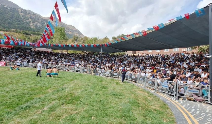 Onikişubat Belediyesi öncülüğünde pehlivanlar er meydanında