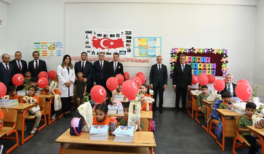 İlk Ders Zili Coşkuyla Çaldı: Başkan Fırat Görgel Öğrencilerin Heyecanına Ortak Oldu