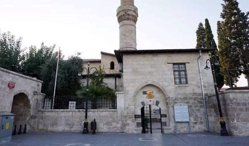 Gaziantep'te 6 Şubat depremlerinden etkilenen tarihi Şeyh Fethullah Camisi yeniden ibadete açıldı