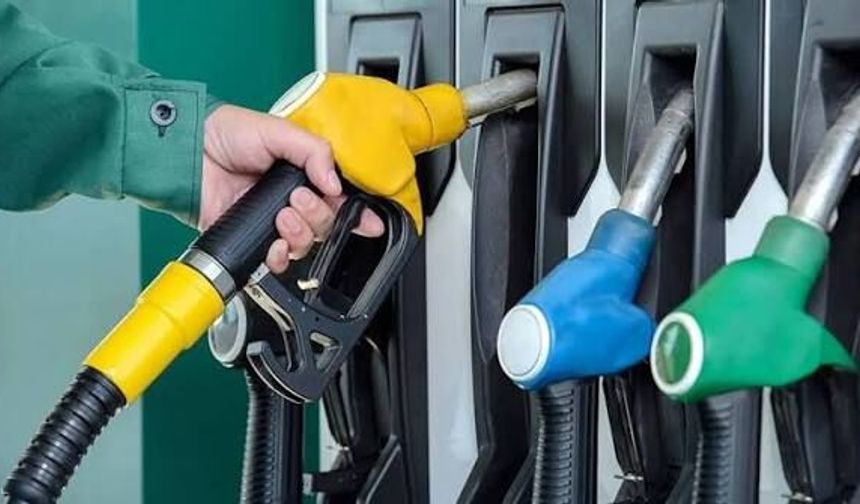 Motorinde İndirim Sevinci Kısa Sürdü: Gece Yarısı 2,60 TL Zam Geldi!