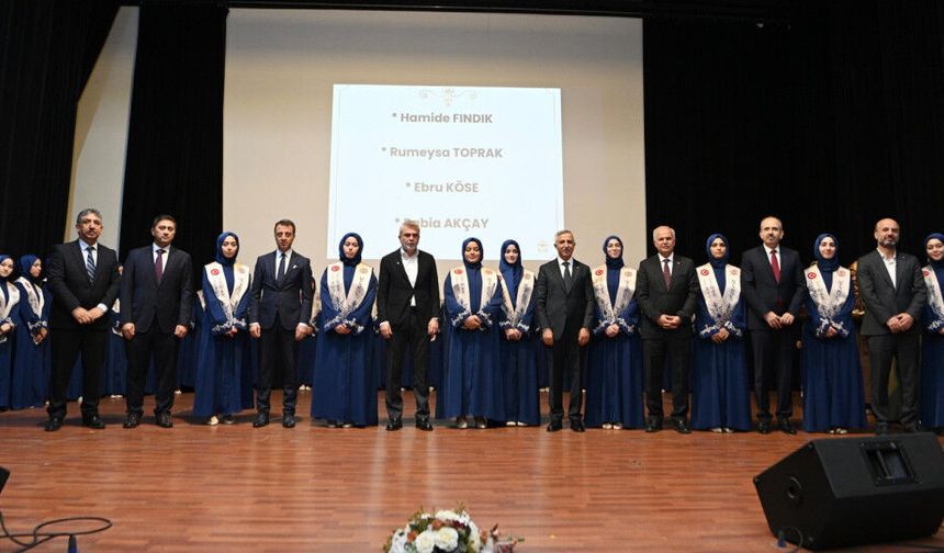 Kahramanmaraş'ta Anlamlı Mezuniyet: 70 Hafız İslami İlimler Eğitimini Tamamladı!