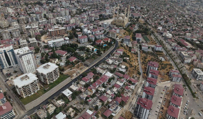 Kahramanmaraş’ta Ulaşım Konforu Artıyor: Kâtip Çelebi Caddesi’nde Asfalt Serimi Tamamlandı!