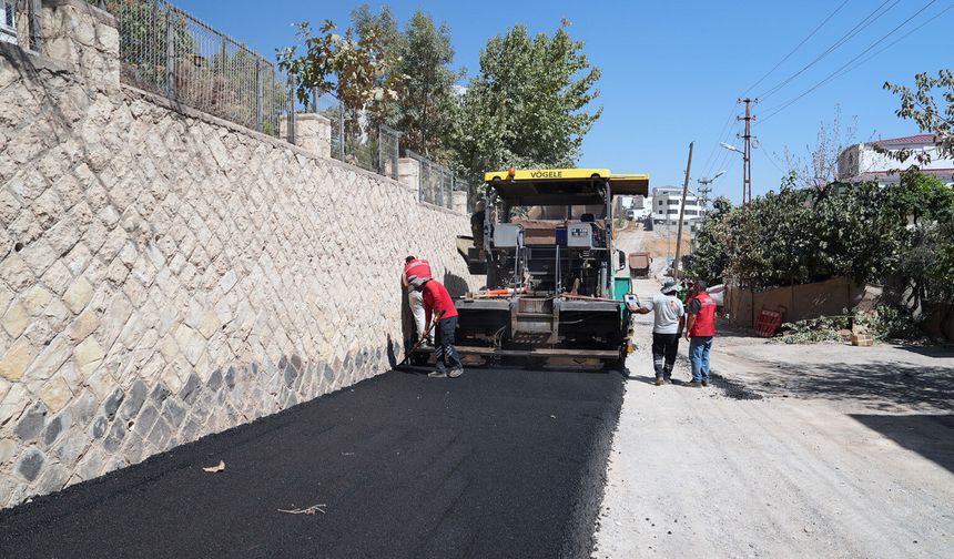 Büyükşehir, Onikişubat Kâtip Çelebi Caddesi’ni Asfaltlıyor